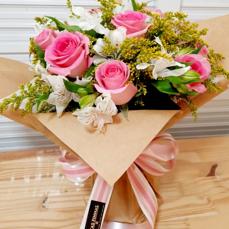 Buqu� com 12 Rosas Rosa