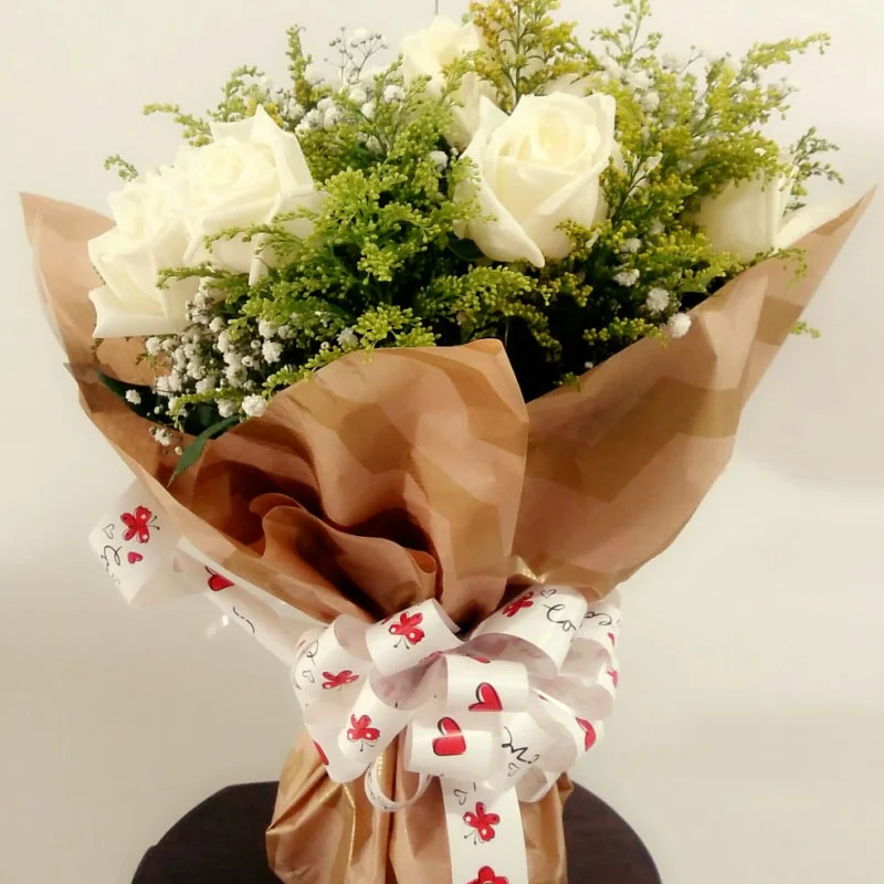 Buqu� de 12 Rosas Brancas